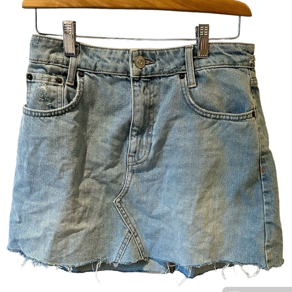 BDG Urban Outfitters Denim Mini Skirt Raw Hem Light Wash Size M